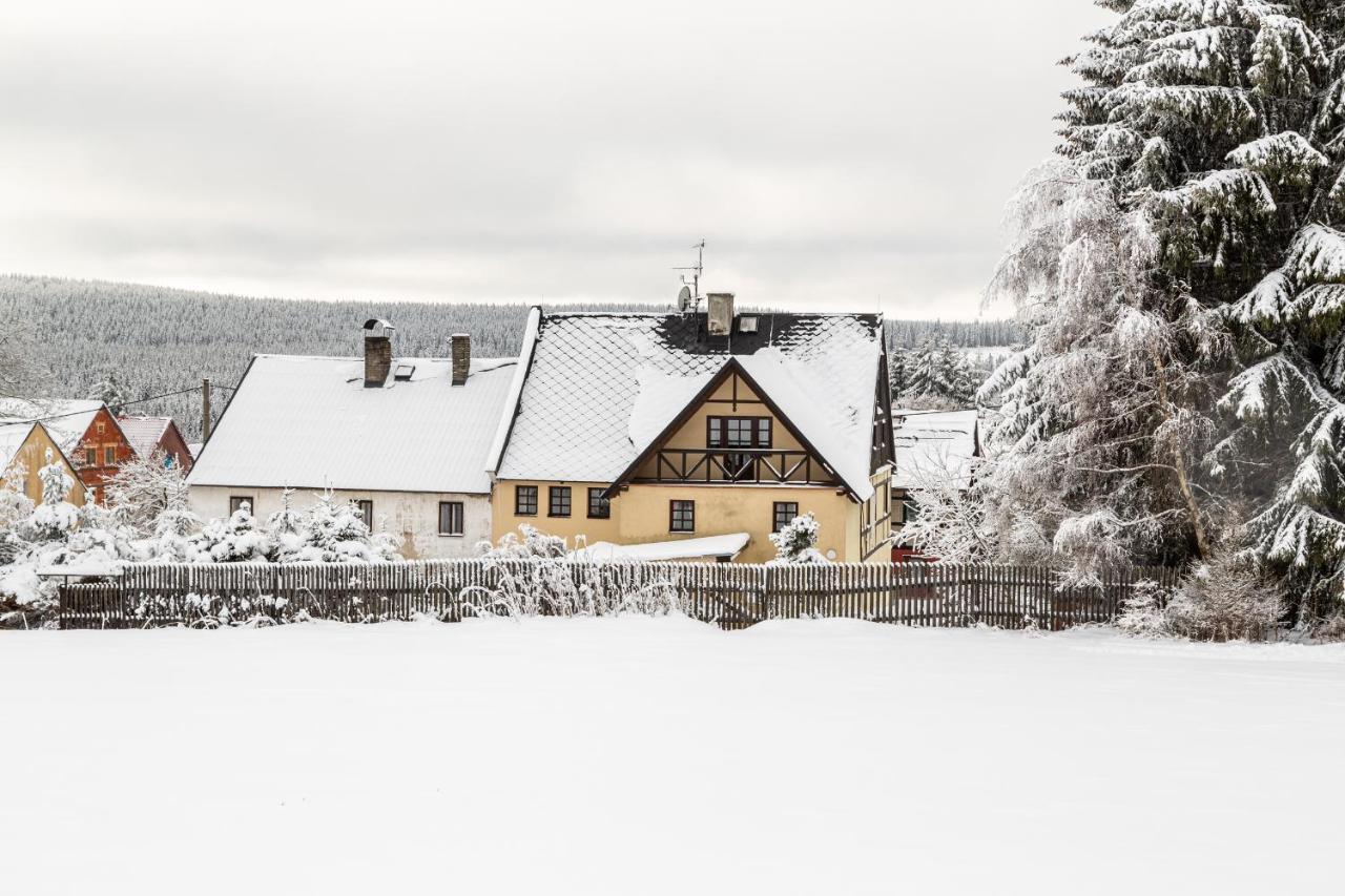 Chalupa Hrazdenka V Krusnych Horach Horní Blatná Exterior foto